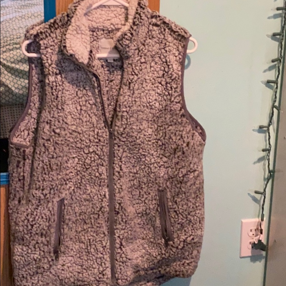 Thread supply Sherpa Vest